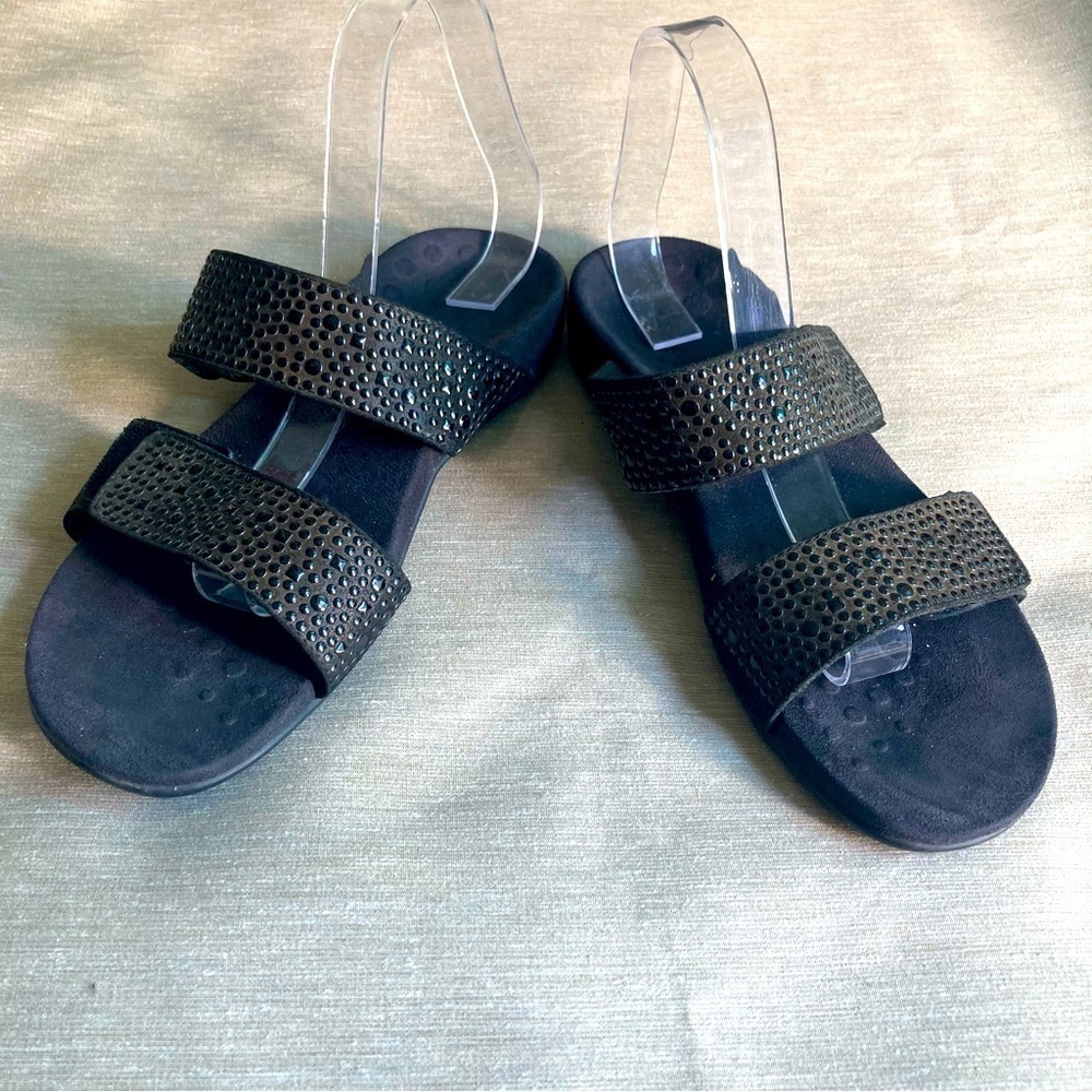 VIONIC Sz 8 Rest Samoa Studded Velcro Closure Adjustable Orthotic Insole Sandals